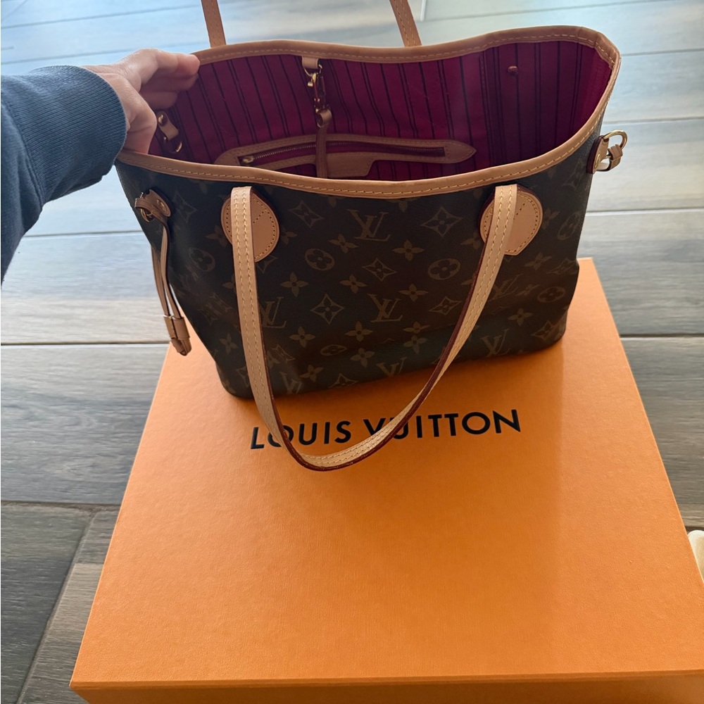 Louis Vuitton Monogram Neverfull Tote - Brown Exterior with Pink Interior